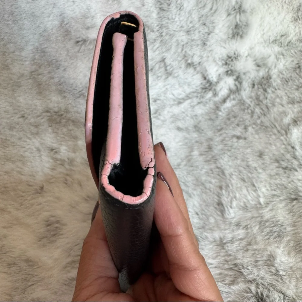 Louis Vuitton Capucines Compact Wallet - Black with Ballerina Pink Edging P0303